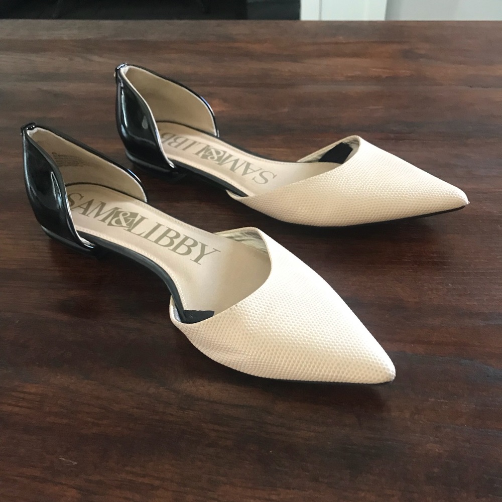 Beautiful blush and black flats!